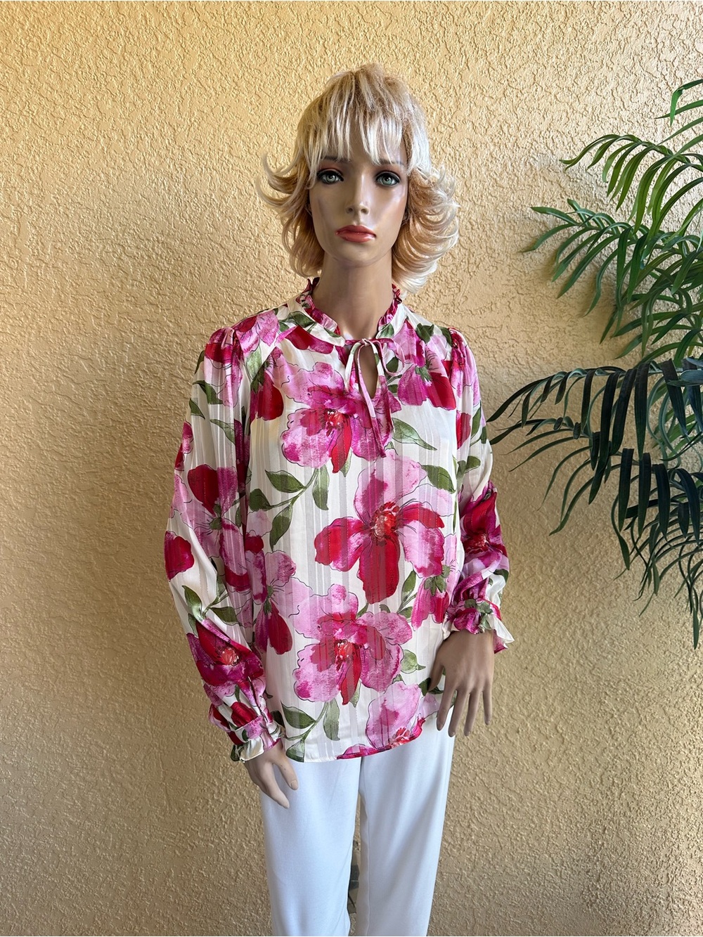 JOIE designs pink floral lined top with metallic thread accent - Picture 2 of 11